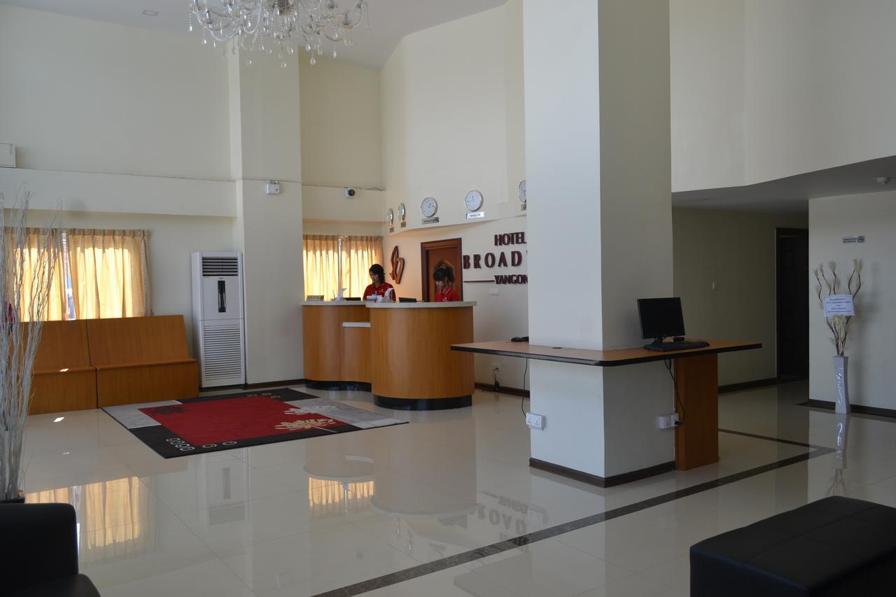 Hotel Broadway Yangon Exterior foto