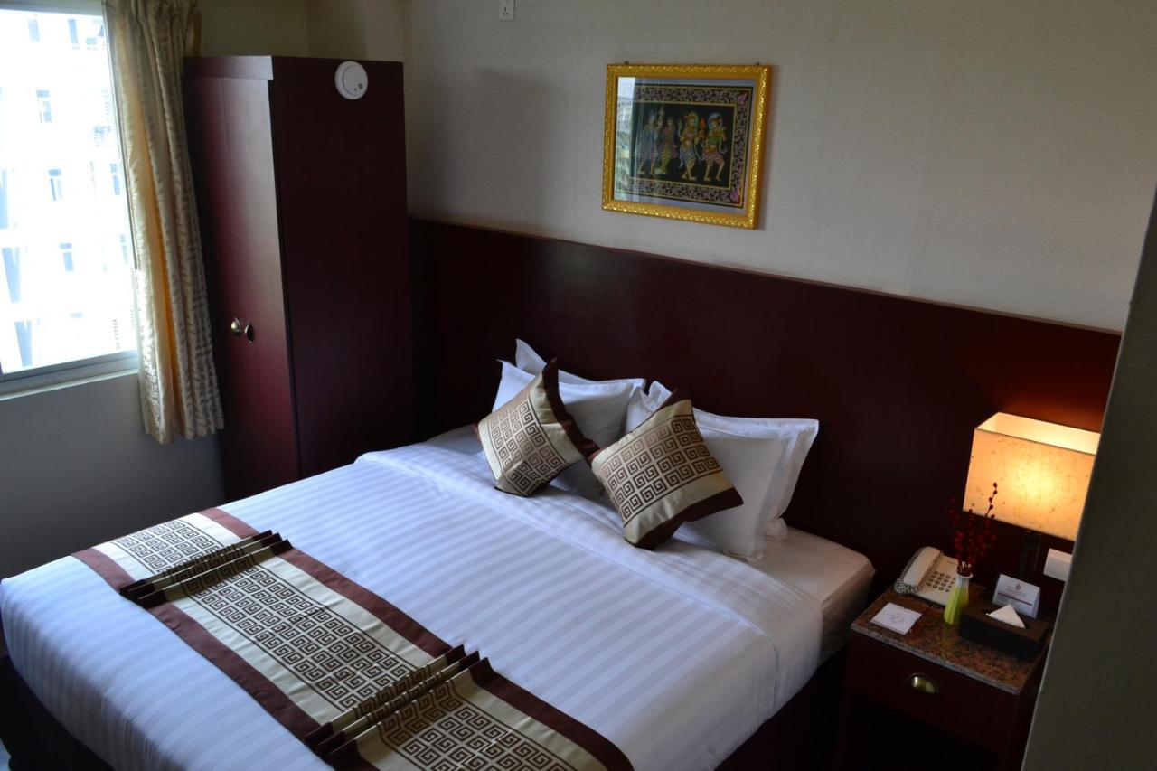 Hotel Broadway Yangon Exterior foto