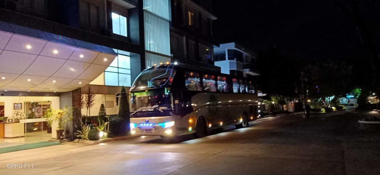 Hotel Broadway Yangon Exterior foto